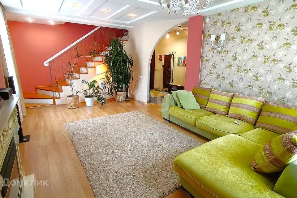 Продаётся 3-комнатная квартира, 153.9 м²