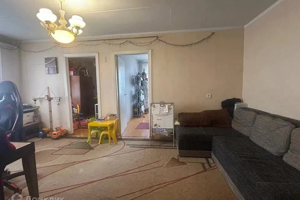 Продаётся 4-комнатная квартира, 62.8 м²