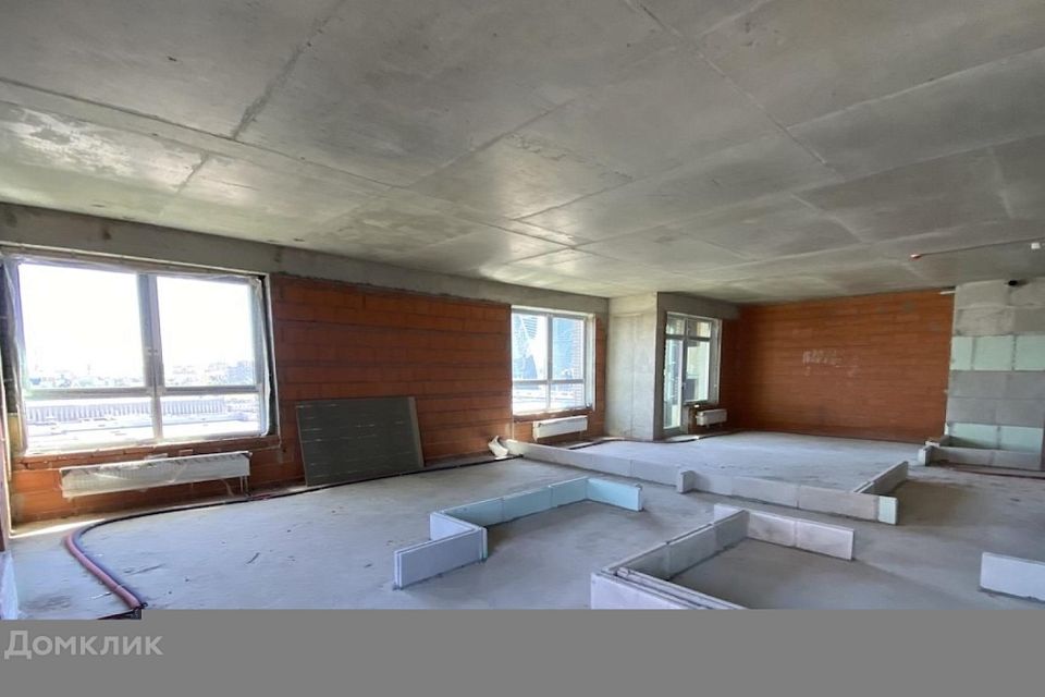 Продаётся 4-комнатная квартира, 103 м²