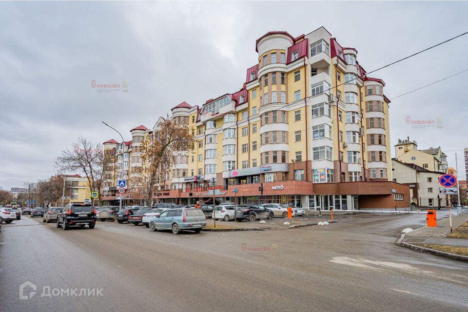 Продаётся 4-комнатная квартира, 178 м²