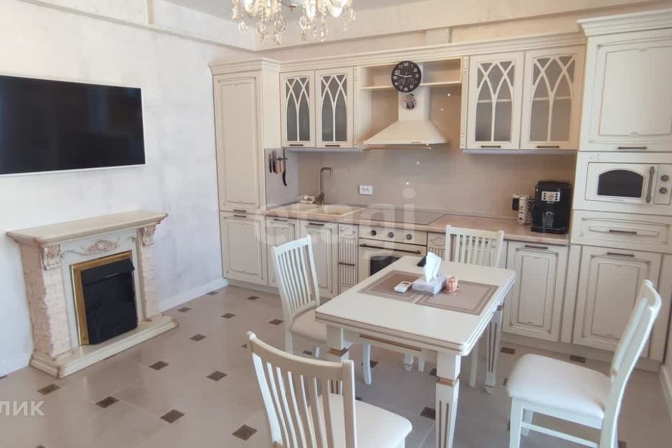 Продаётся 3-комнатная квартира, 102 м²
