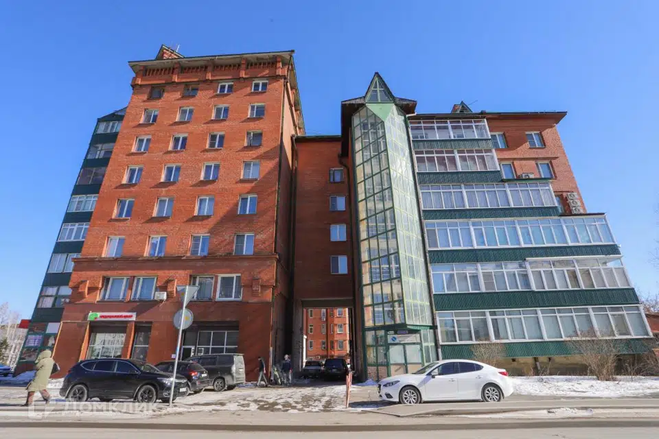 Продаётся 4-комнатная квартира, 147.9 м²