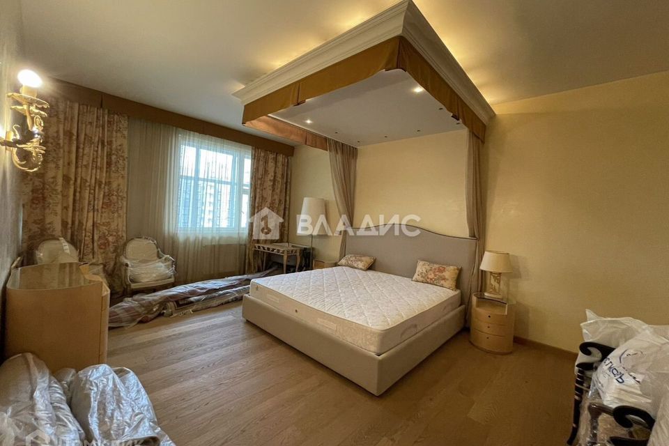 Продаётся 3-комнатная квартира, 143 м²