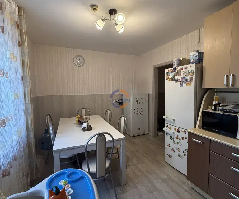 Продаётся 4-комнатная квартира, 125.7 м²