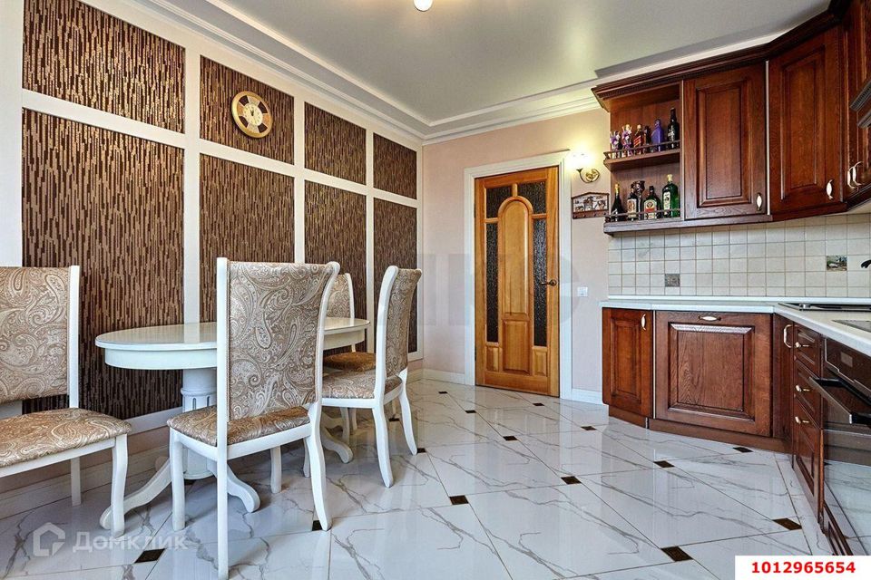 Продаётся 2-комнатная квартира, 69 м²
