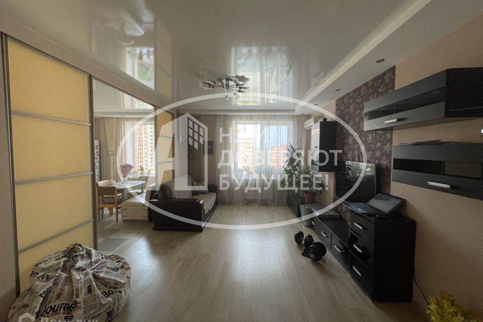 Продаётся 4-комнатная квартира, 100 м²