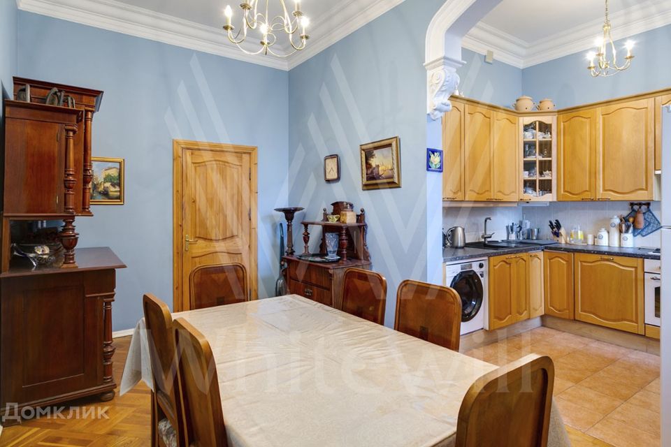 Продаётся 4-комнатная квартира, 142 м²