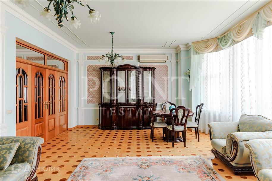 Продаётся 3-комнатная квартира, 152 м²