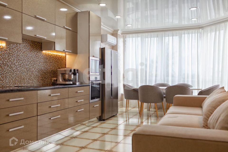 Продаётся 3-комнатная квартира, 117.3 м²