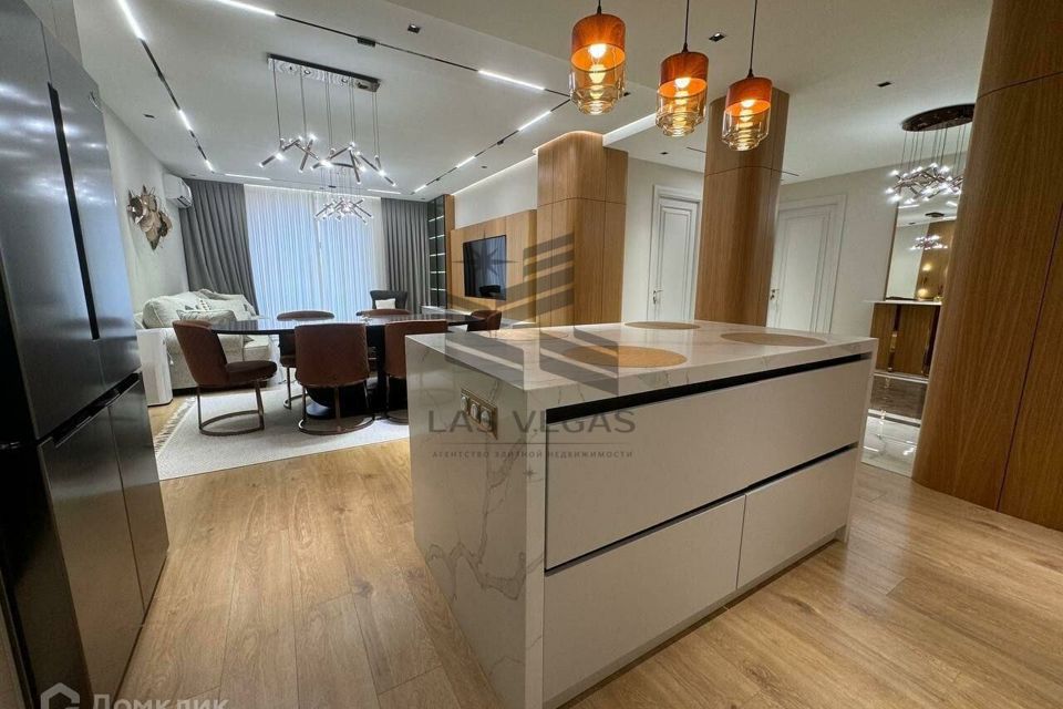 Сдаётся 4-комнатная квартира, 150 м²