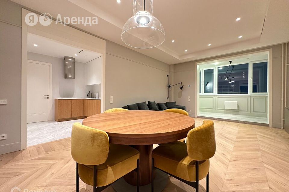Сдаётся 4-комнатная квартира, 148.6 м²