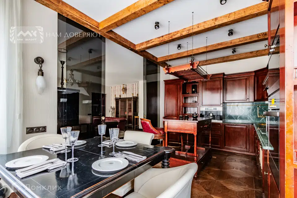Продаётся 4-комнатная квартира, 165 м²