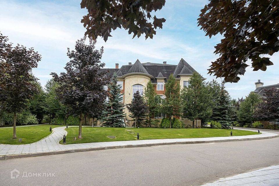 Продаётся 3-комнатная квартира, 184.5 м²