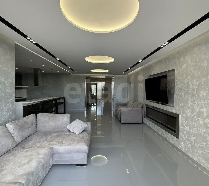 Продаётся 3-комнатная квартира, 107 м²