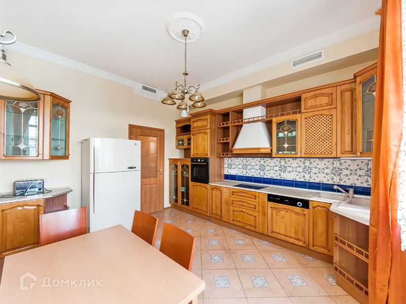 Сдаётся 4-комнатная квартира, 162 м²