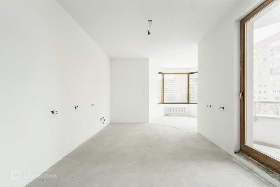 Продаётся 4-комнатная квартира, 177.5 м²