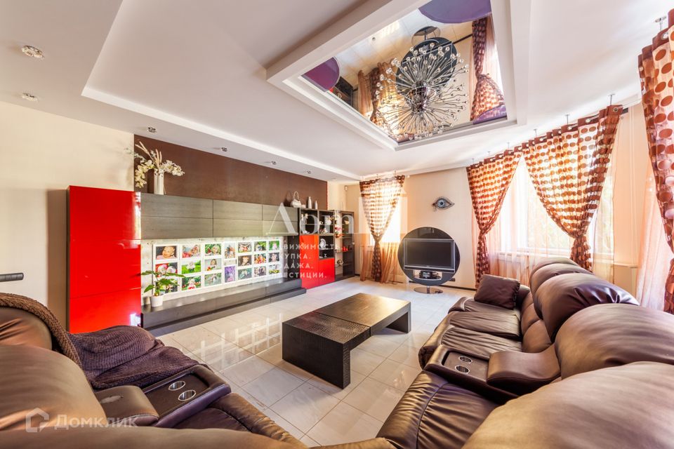 Продаётся 3-комнатная квартира, 221.8 м²