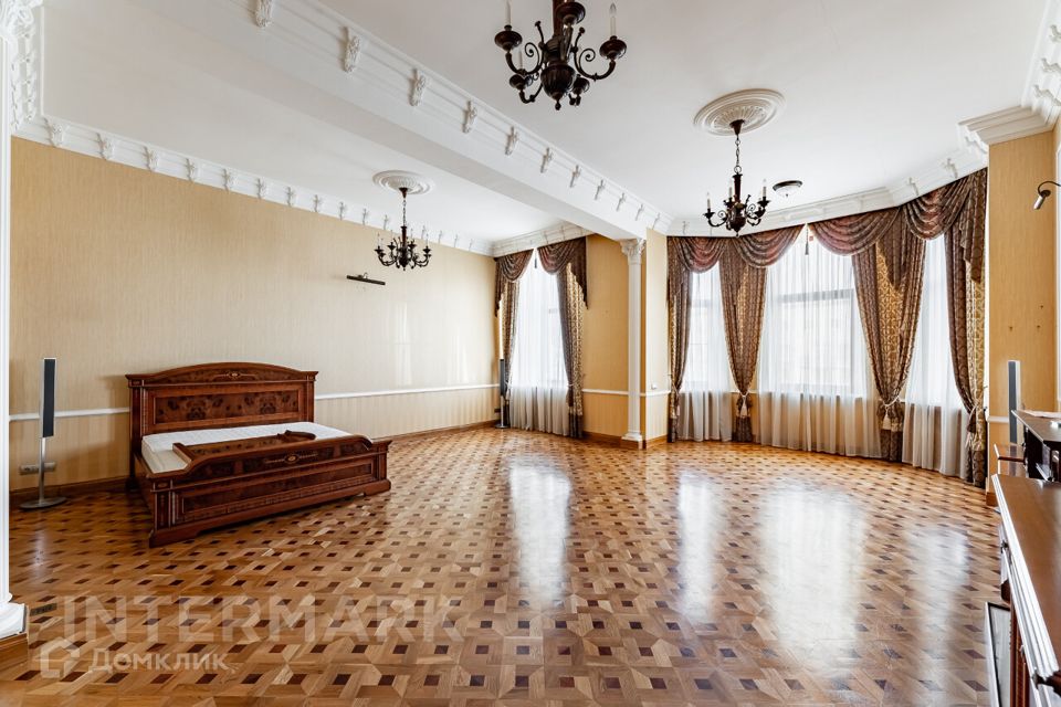 Сдаётся 6-комнатная квартира, 200 м²