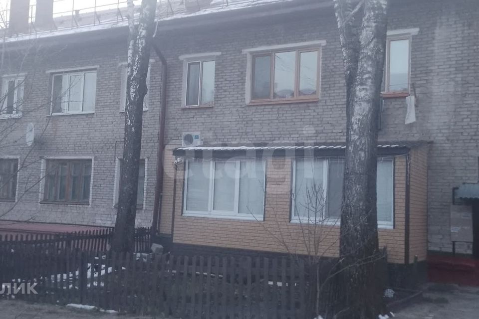 Продаётся 3-комнатная квартира, 40.7 м²