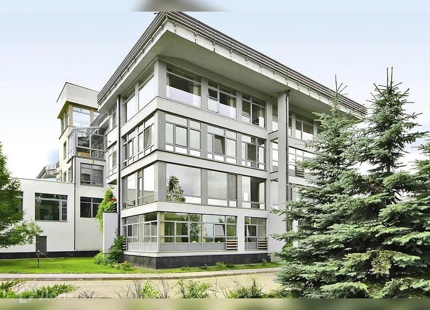 Продаётся 4-комнатная квартира, 267 м²