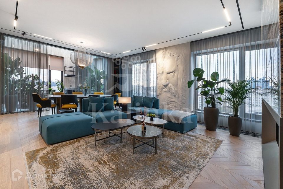 Продаётся 4-комнатная квартира, 229 м²