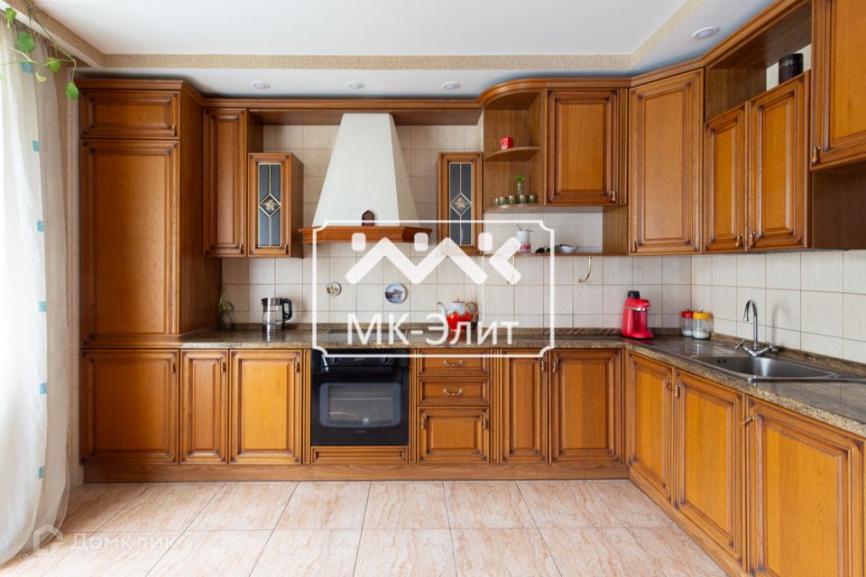 Продаётся 3-комнатная квартира, 128.3 м²
