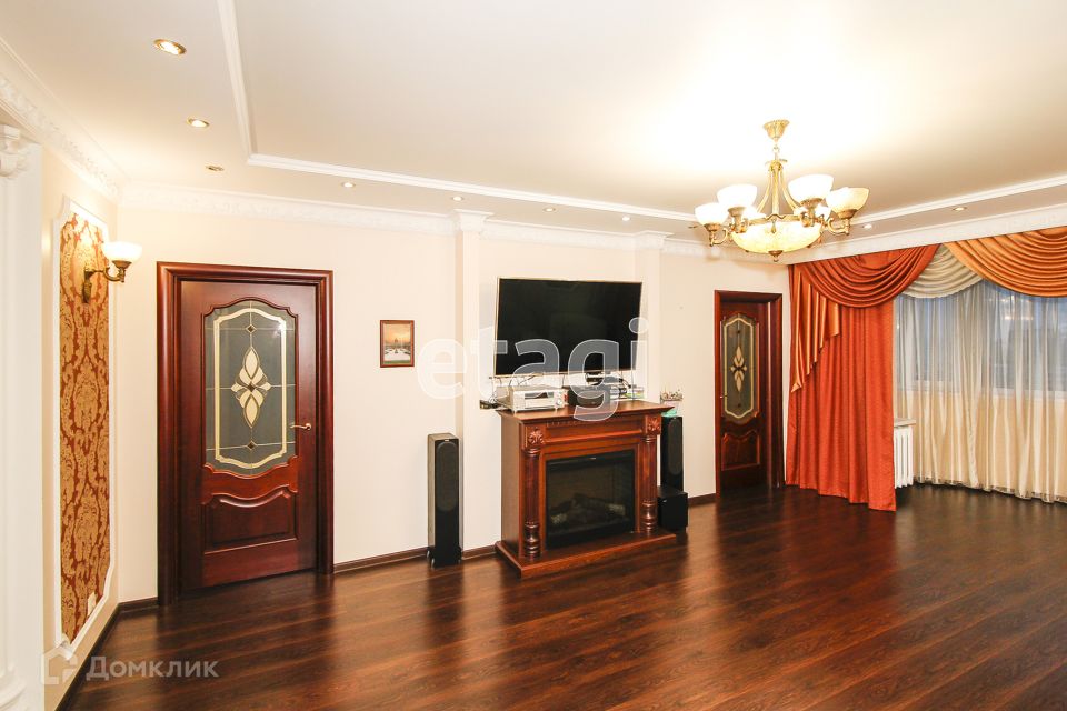 Продаётся 4-комнатная квартира, 105.6 м²