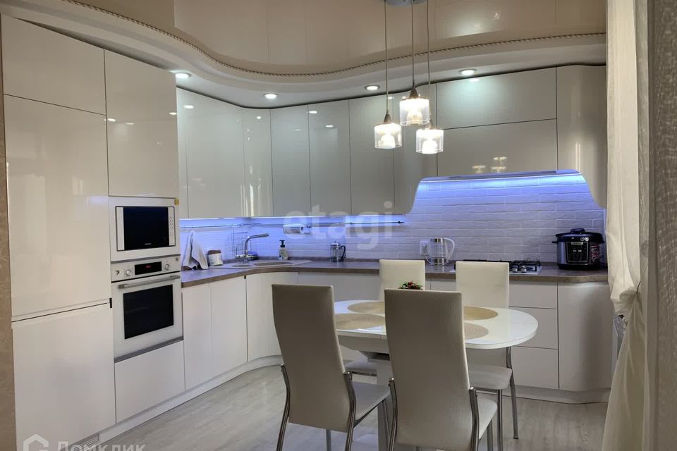 Продаётся 3-комнатная квартира, 100 м²
