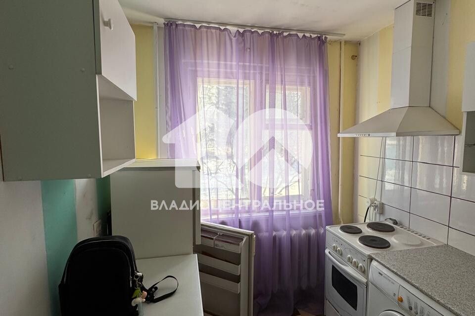Продаётся 4-комнатная квартира, 62 м²