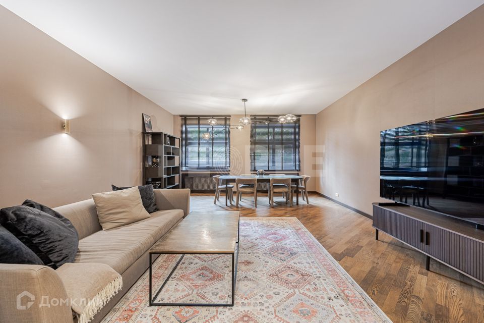 Продаётся 4-комнатная квартира, 166 м²