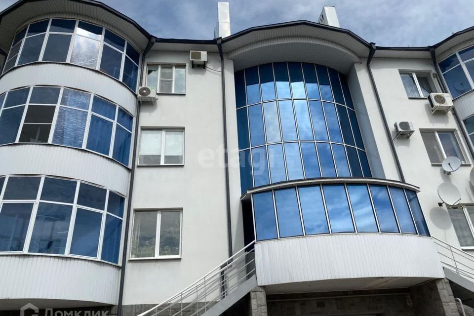 Продаётся 4-комнатная квартира, 150.2 м²