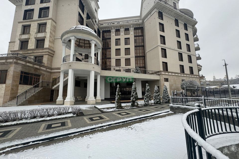 Продаётся 3-комнатная квартира, 132 м²