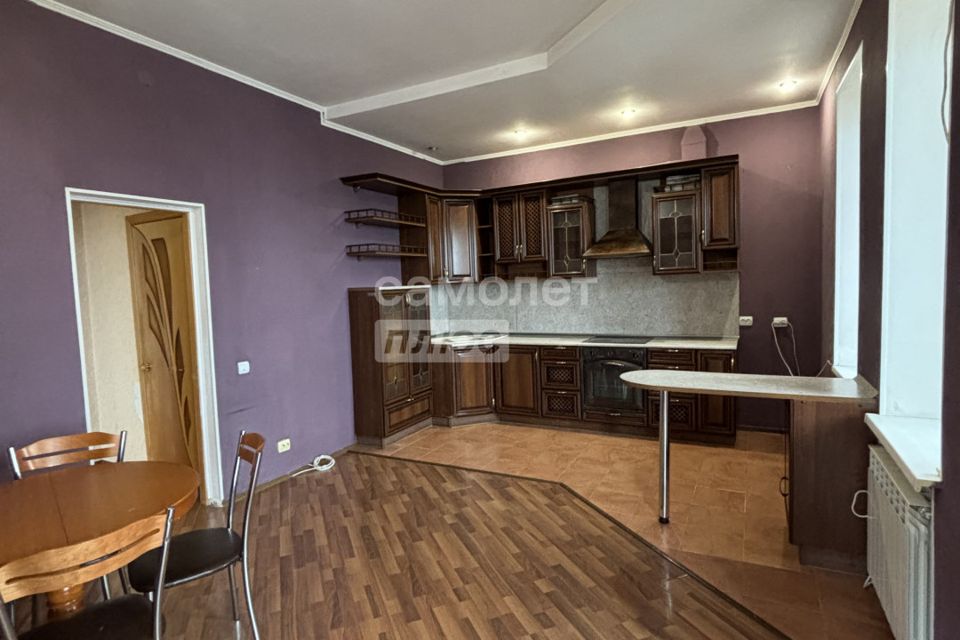 Продаётся 2-комнатная квартира, 110.1 м²