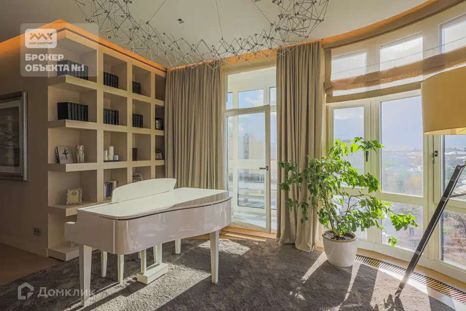 Продаётся 3-комнатная квартира, 156.9 м²