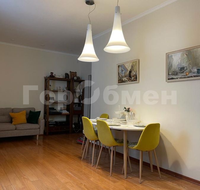 Продаётся 4-комнатная квартира, 121.9 м²