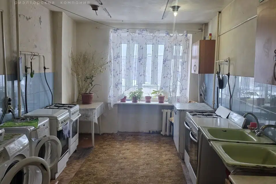 Продаётся комната в 6-комн. квартире, 80 м²