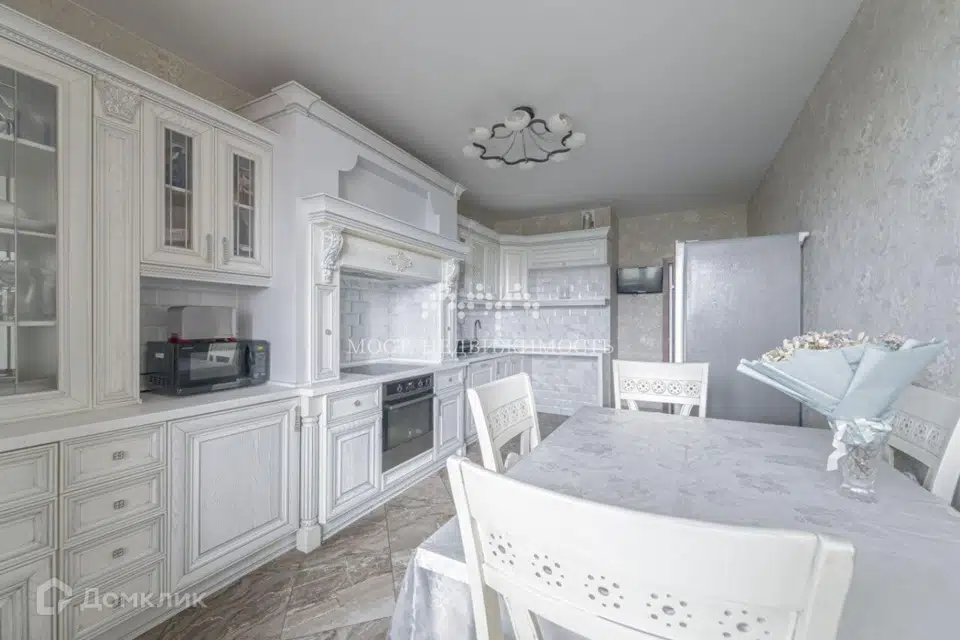 Продаётся 4-комнатная квартира, 121.9 м²