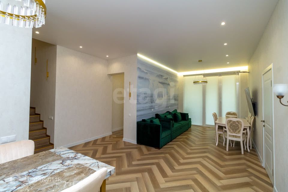 Продаётся 4-комнатная квартира, 142.6 м²