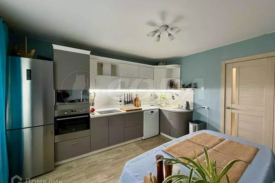 Продаётся 4-комнатная квартира, 104.9 м²