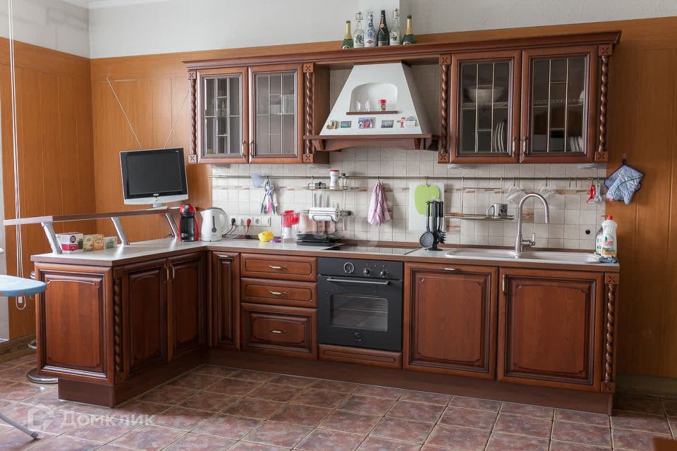 Продаётся 5-комнатная квартира, 247.2 м²