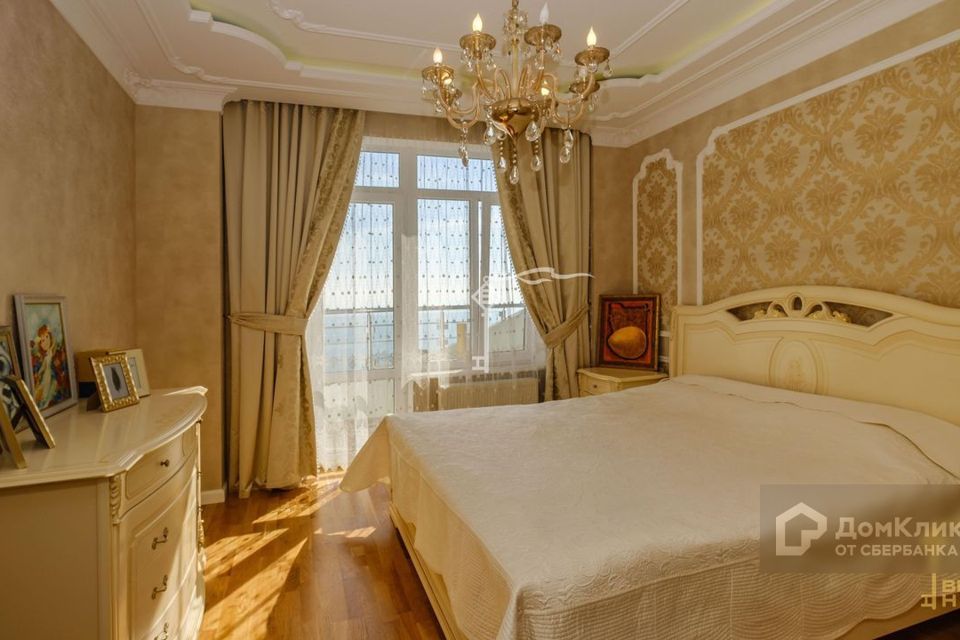 Продаётся 4-комнатная квартира, 175 м²