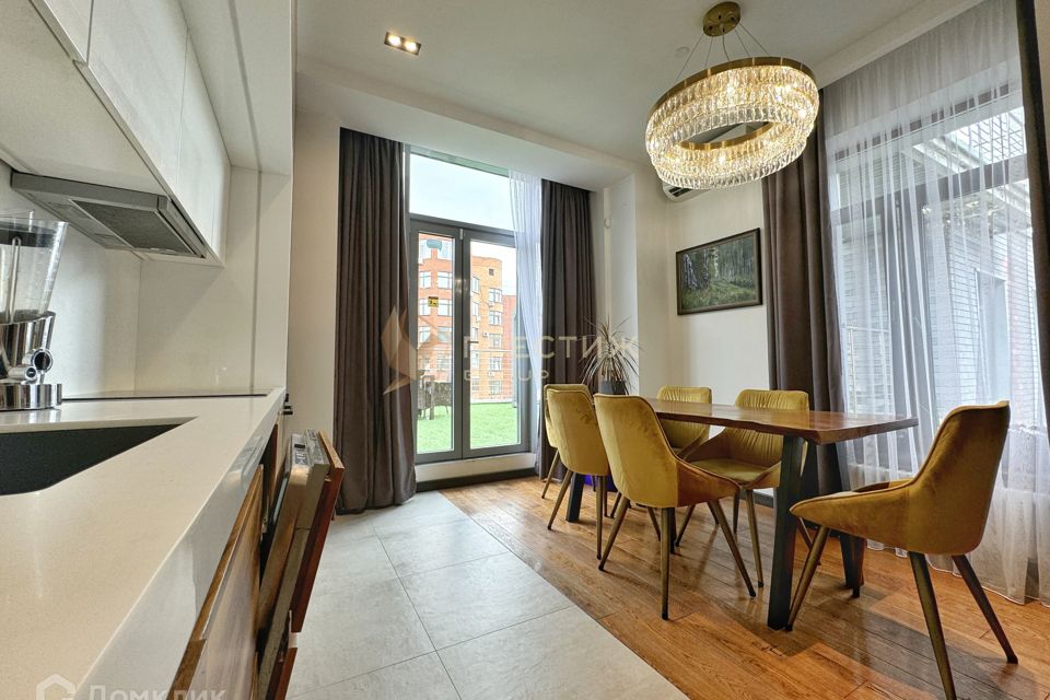 Продаётся 3-комнатная квартира, 170 м²