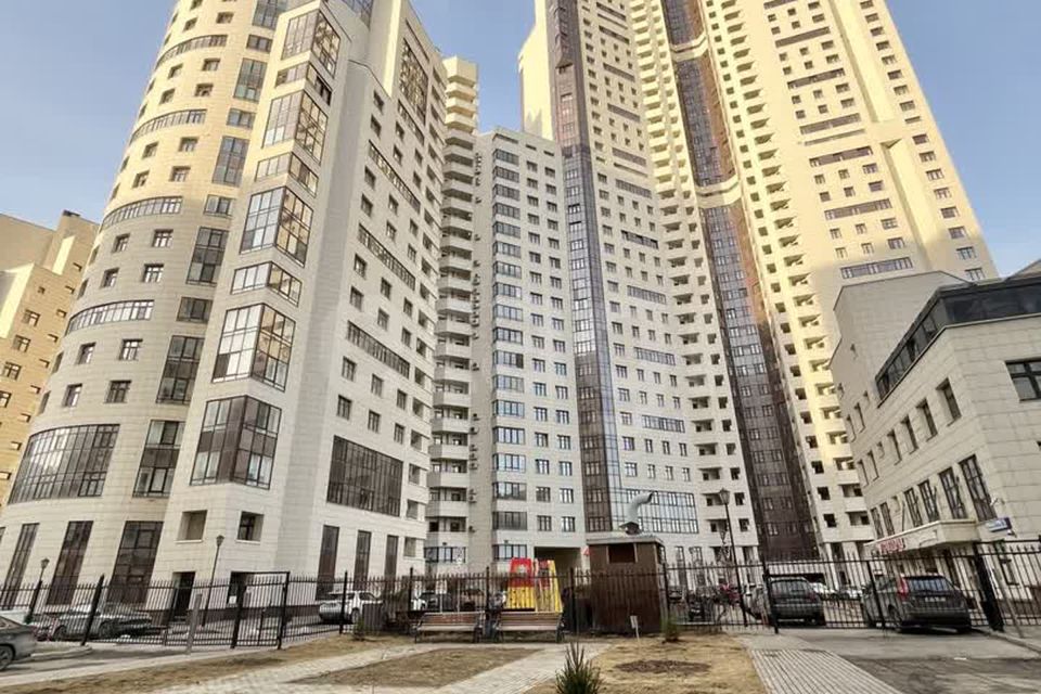 Сдаётся 2-комнатная квартира, 98.6 м²