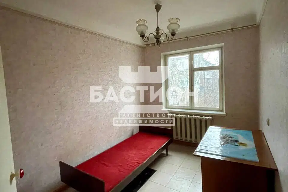 Продаётся 4-комнатная квартира, 64.8 м²