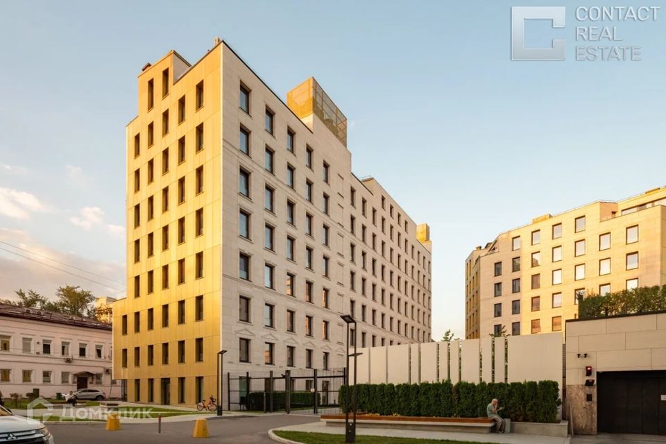 Продаётся 4-комнатная квартира, 143 м²