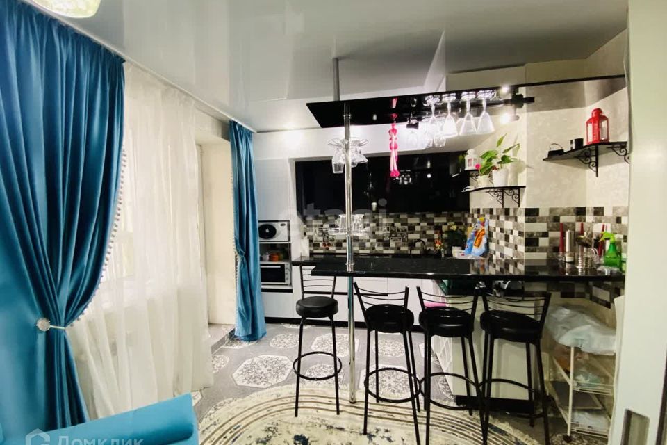 Продаётся 1-комнатная квартира, 60 м²