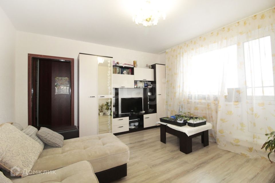 Продаётся комната в 2-комн. квартире, 42 м²