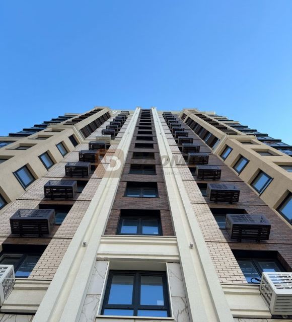 Продаётся 7-комнатная квартира, 198 м²