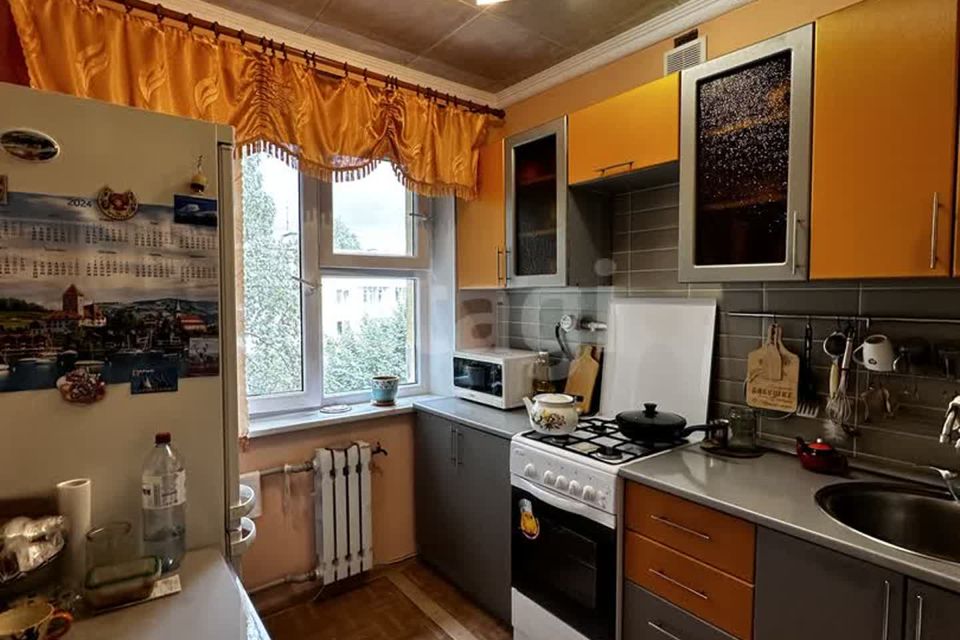 Продаётся 4-комнатная квартира, 61 м²