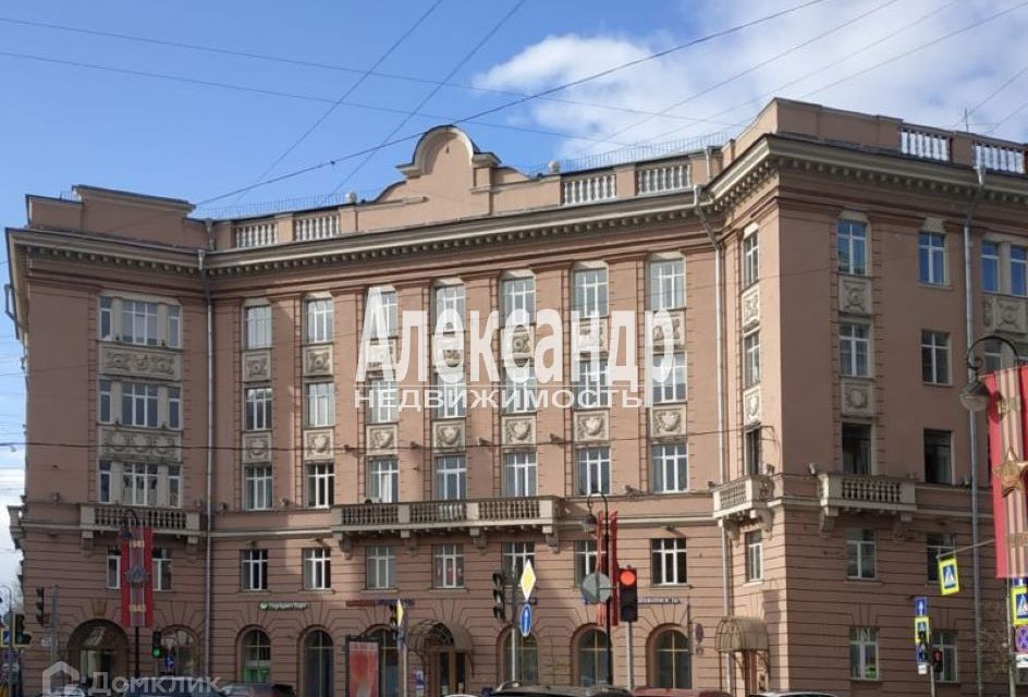Продаётся 3-комнатная квартира, 105.2 м²